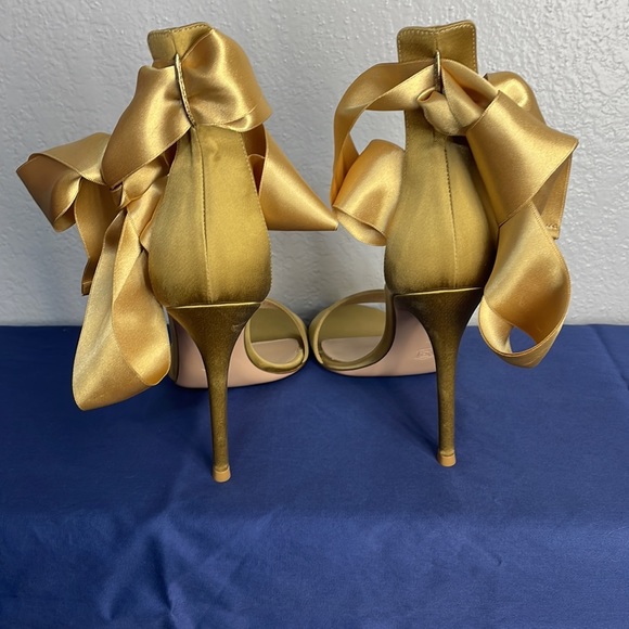GIANVITO ROSSI gold satin heels 38 - Picture 6 of 11